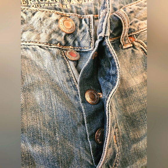 American Eagle Distressed Lightwash Jeans | Large Leg Holes - Picture 3 of 9